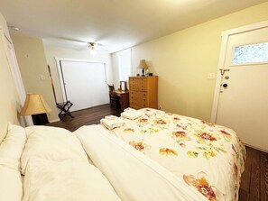 3 bedrooms, iron/ironing board, WiFi, bed sheets - Greenfield Gem, Free On-street Parking (Pittsburgh)