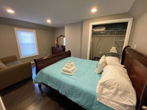 3 chambres, fer et planche à repasser, Wi-Fi, draps fournis