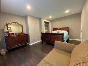 3 slaapkamers, een strijkplank/strijkijzer, wifi, beddengoed