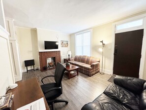 Smart TV - Greenfield Jewel w/Free Street Parking (Pittsburgh)