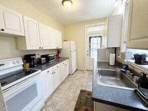 Fridge, microwave, oven, stovetop - Greenfield Jewel w/Free Street Parking (Pittsburgh)