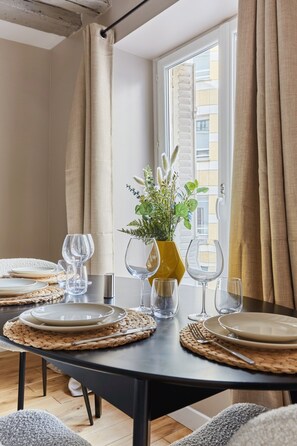 Dining - Charming new Flat Le Marais/beaubourg (Paris)
