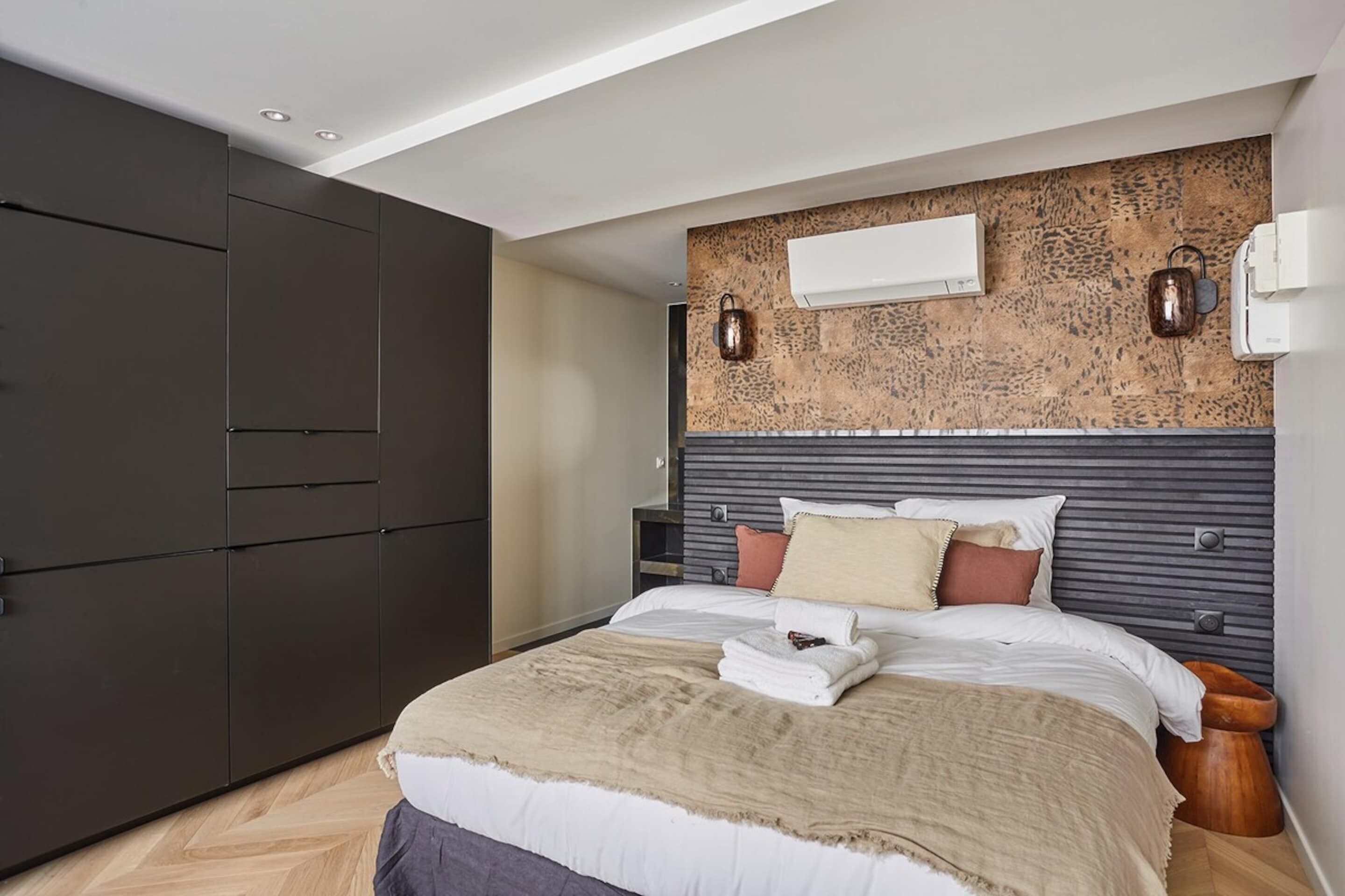 Apartment | Laptop workspace, iron/ironing board, bed sheets