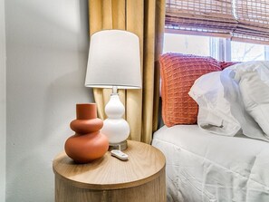 2 bedrooms, desk, travel cot, WiFi