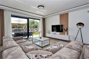 Smart-TV, videospill og fotballspill