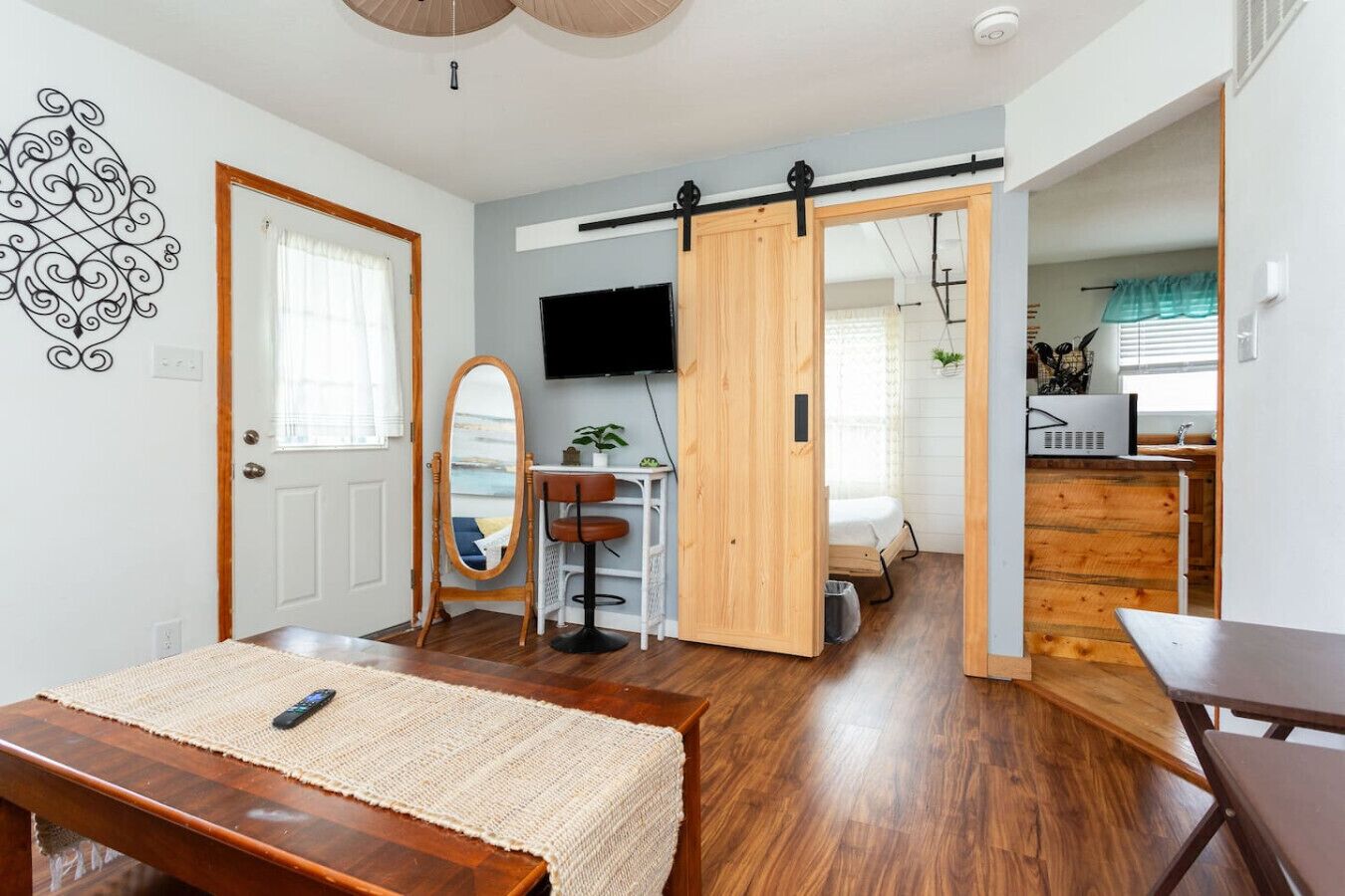 1 bedroom, desk, iron/ironing board, WiFi