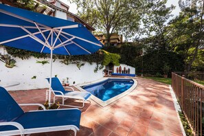 Outdoor pool, pool loungers