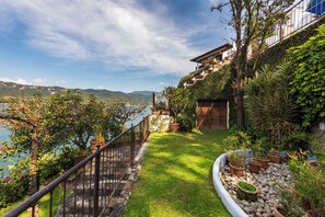 Luxury House, 6 Bedrooms, Private Pool, Lake View | Courtyard view