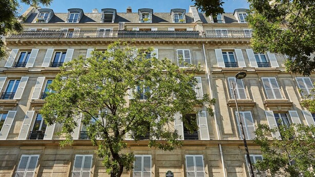 A multi-story building with a symmetrical facade, large windows with shutters, and a central balcony. - Sublime Studio Center of Paris Montmartre (Paris)
