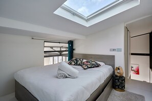 Apartment | Laptop workspace, iron/ironing board, bed sheets - Charming Duplex Center of Paris-montorgueil (Paris)