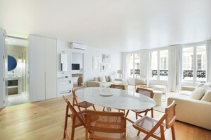 Apartment | Living area - Luxurious and new Apartment in the Center of Paris (Paris)