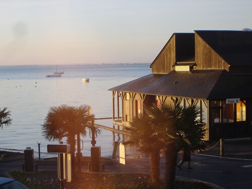 Quai 22 à Cancale : vue imprenable sur la mer, face à la baie du Mt-St-Michel

