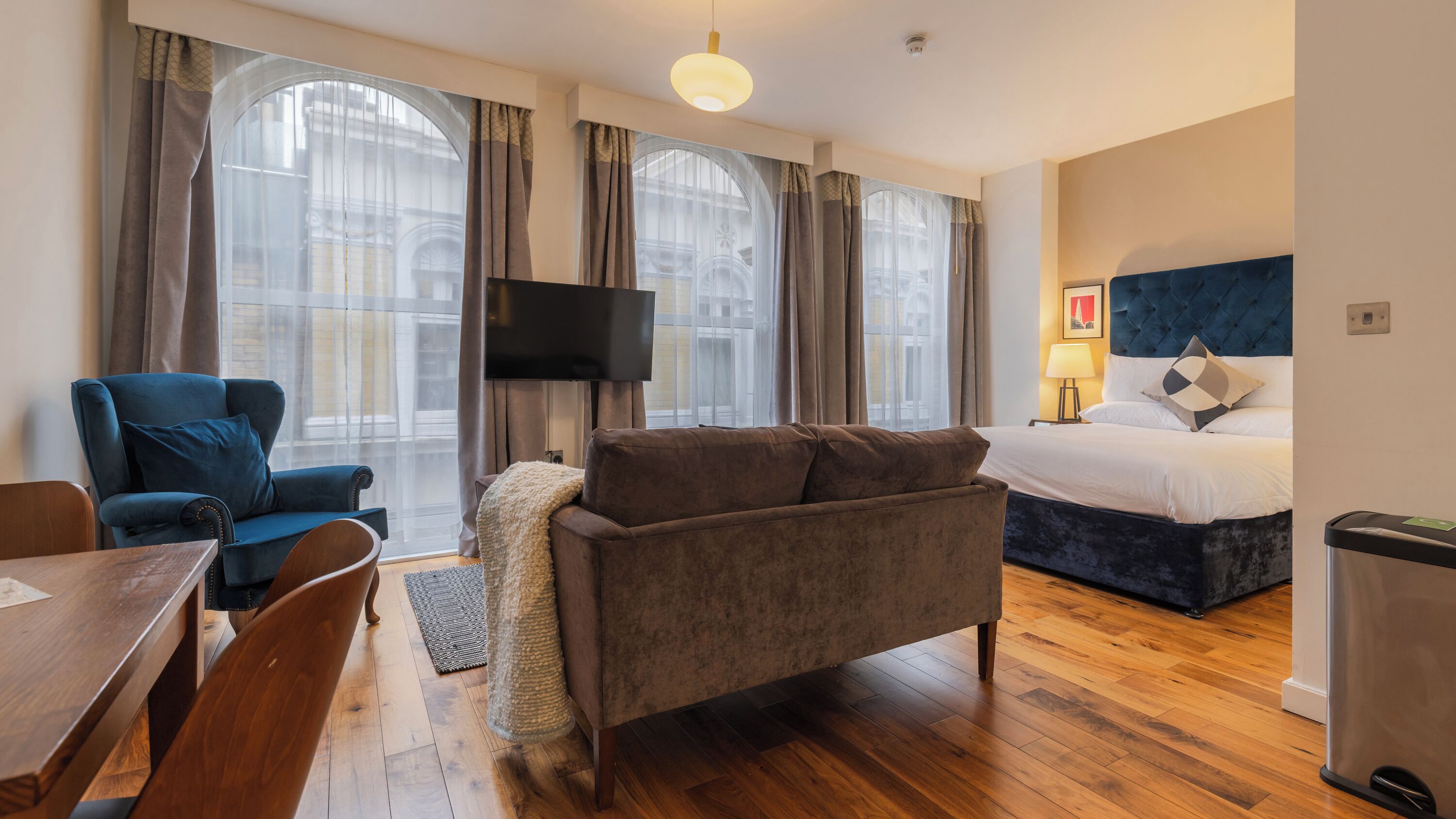 Deluxe Studio | Living area