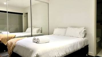 2 bedrooms, desk, iron/ironing board, travel crib