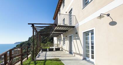 Quiet apartment with wonderful sea view.