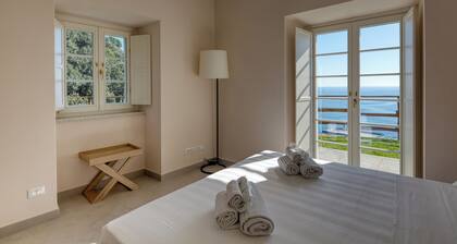 Quiet apartment with wonderful sea view.