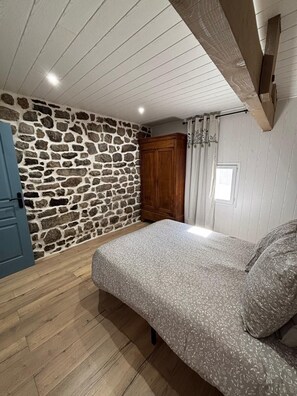 1 bedroom, iron/ironing board, travel cot, free WiFi