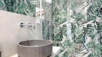 Dusche, Haartrockner, Bidet, Handtücher