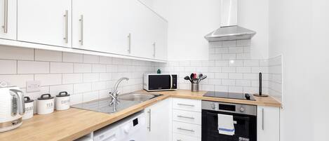 Frigorifero, microonde, forno, macchina per tè/caffè