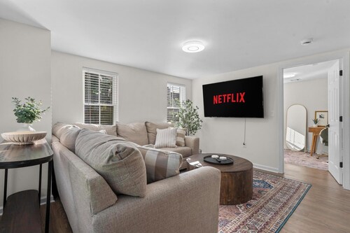 Newly Renovated 2 Bedroom in Heart of Tariffville