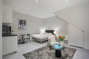 Apartment | Iron/ironing board, bed sheets - Sublime Studio Center of Paris Montmartre (Paris)