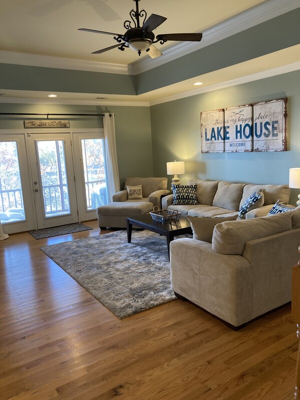 Smart TV - The retreat at Bay Pine Point, convenient to EVERYTHING Lake Martin and Auburn! (Jacksons' Gap)