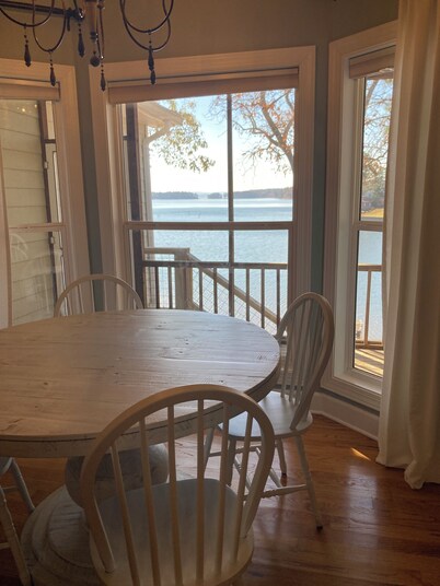 The retreat at Bay Pine Point, convenient to EVERYTHING Lake Martin and Auburn!