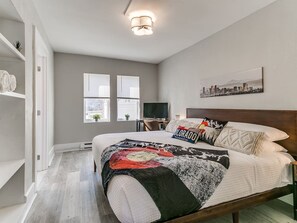 1 sovrum, skrivbord, strykjärn/strykbräda och wi-fi