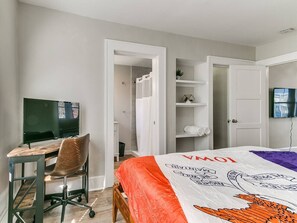 1 bedroom, desk, iron/ironing board, WiFi