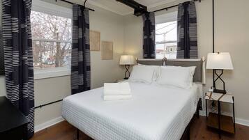 2 bedrooms, desk, WiFi, bed sheets