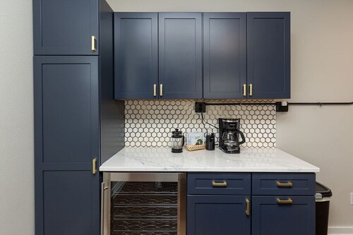 Modern Loft in Valley Junction!