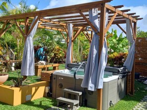 Bain à remous extérieur