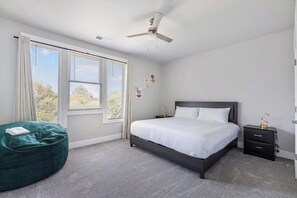 3 slaapkamers, een strijkplank/strijkijzer, wifi, beddengoed