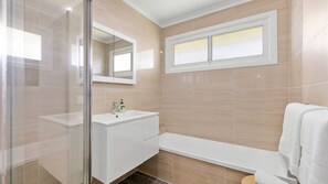 Shower, hair dryer, towels