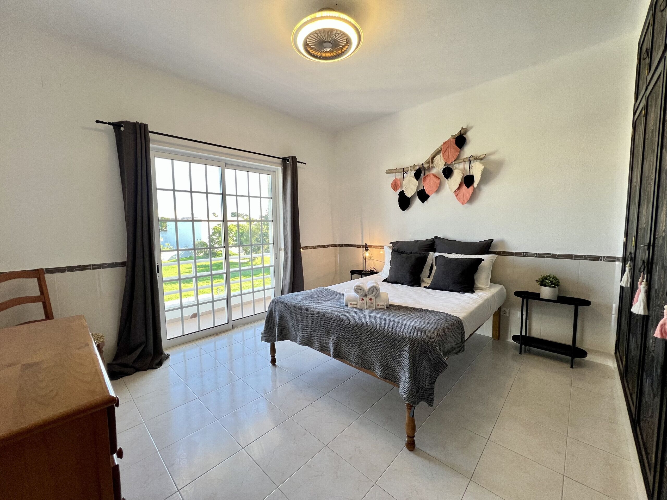 2 habitaciones, tabla de planchar con plancha y wifi gratis 