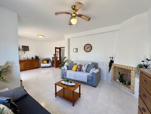 TV, fireplace - PÊRA STYLISH VILLA WITH POOL by HOMING (Pêra)