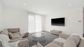 Televisión, chimenea