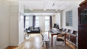 Living area - Sublim Apartment Saint Germain des Pres (Paris)