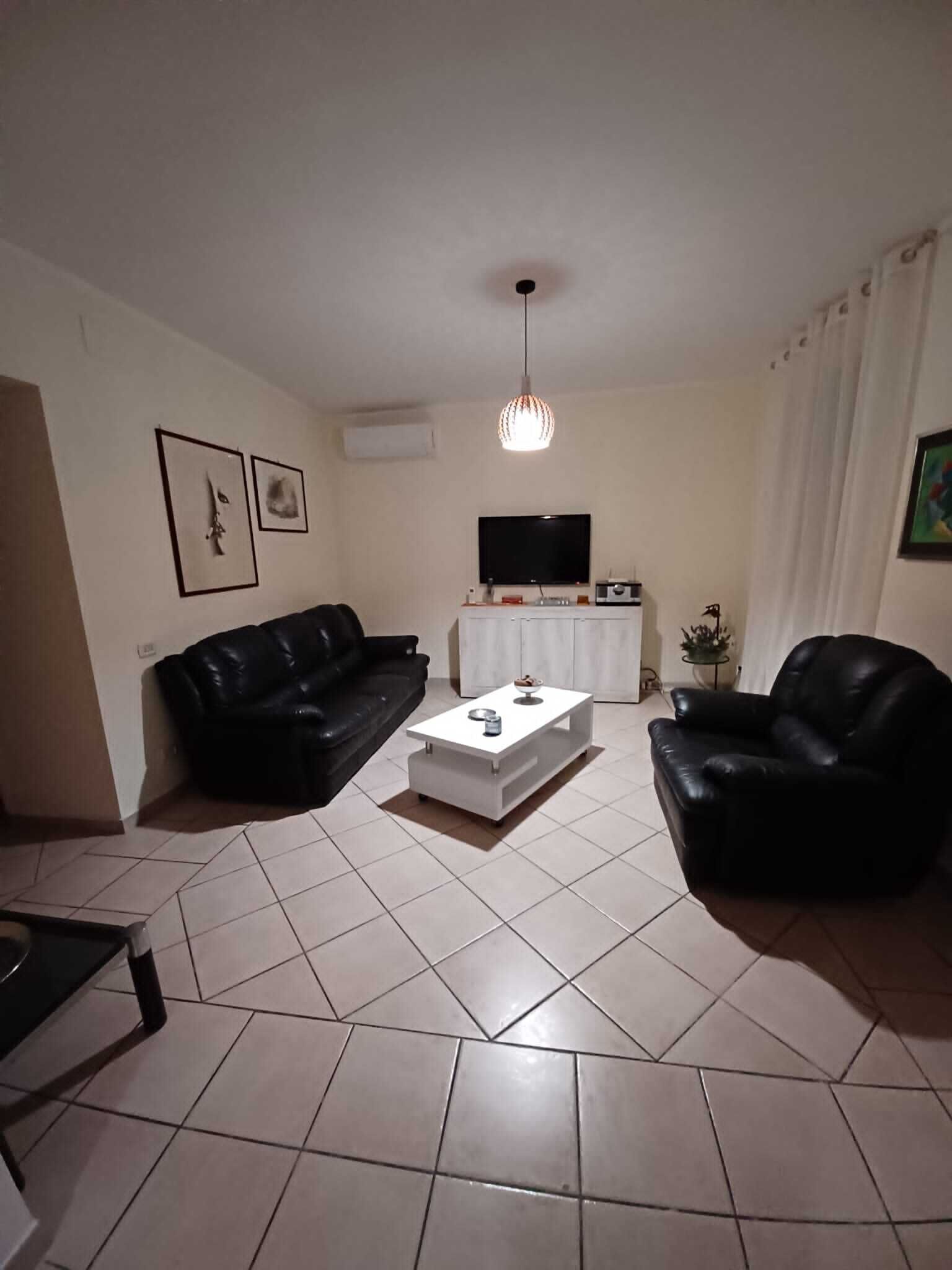 Fernseher, Kamin, Videospiele, DVD-Player