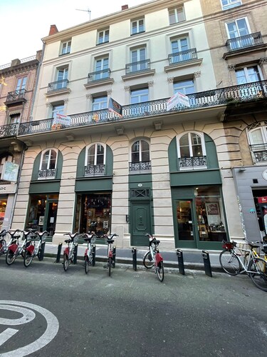 400m from the Capitole, spacious and bright T2 apartment