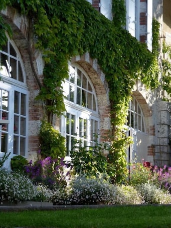 Exterior detail. La Tonnellerie
