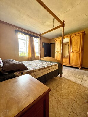 2 habitaciones, tabla de planchar con plancha y wifi gratis