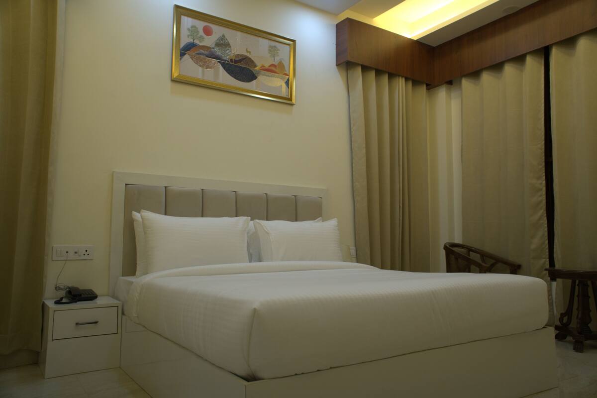 Bureau, espace de travail pour ordinateur portable, Wi-Fi gratuit