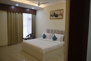 Desk, laptop workspace, free WiFi