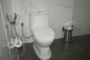 Shower, free toiletries, soap, shampoo
