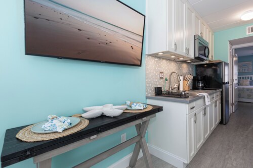 Cozy 1BR condo North Wildwood with WiFi, AC, 1.5 blk to beach, Boardwalk, Moreys