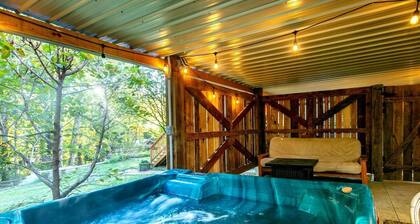 Lovely Private Apt w/ Hot Tub & King