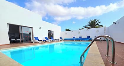Casa Georgiana 4 bedroomed villa with private heated pool central Playa Blanca