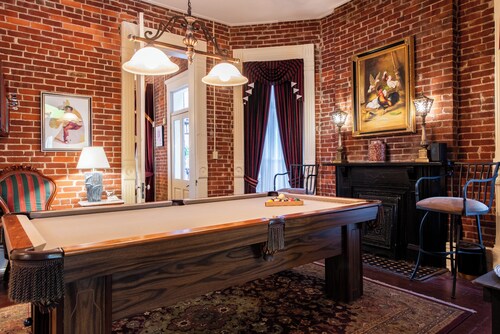 Bluegrass Bourbon Inn, historic home, downtown, close to all!! Luxury linens