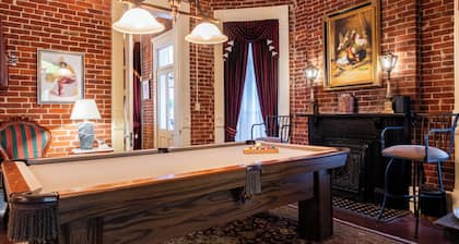 Bluegrass Bourbon Inn, historic home, downtown, close to all!! Luxury linens